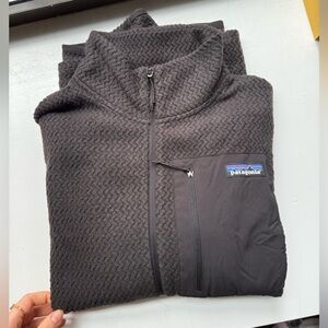 Men’s Patagonia Quarter Zip - Brand New